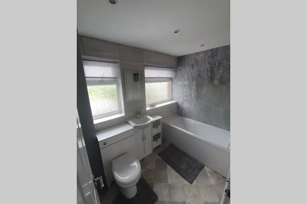 Entire House - Cheshire Oaks/Ellesmere Port
