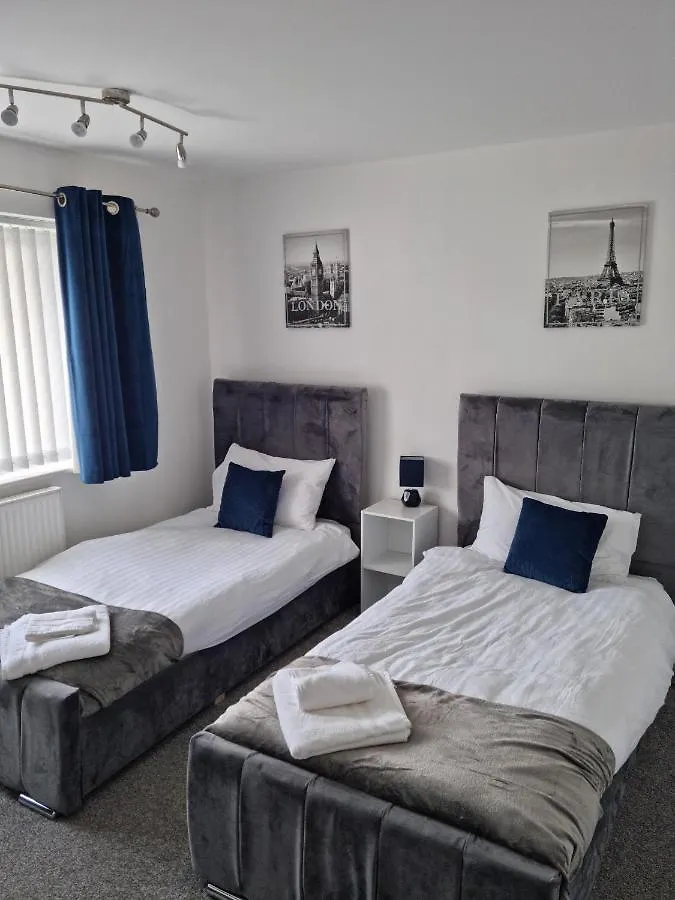 Entire House - Cheshire Oaks/Ellesmere Port