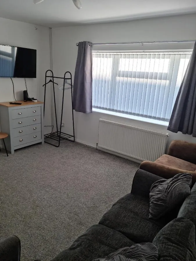 Holiday home Entire House - Cheshire Oaks/Ellesmere Port